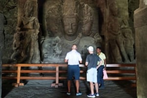 Mumbai: Elephanta Caves with Professional Guided Tour