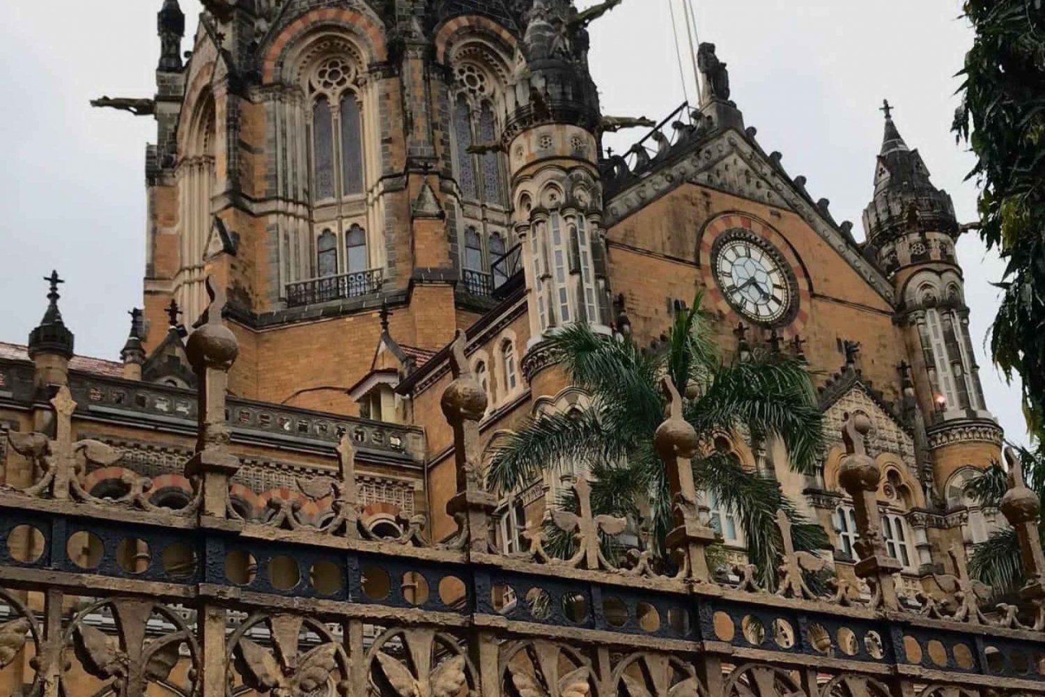 Mumbai: Explore Hidden Gems of Mumbai Heritage & Dhobi Ghat.