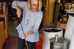 Mumbai: Guided Tour with Bollywood Dance & Lunch