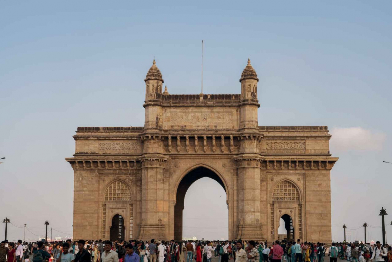 Mumbai: Highlights Bus Full-Day Tour in Hindi