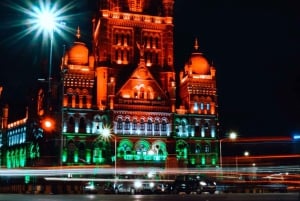 Mumbai valoissa: Mumbai: Yksityinen yöllinen kaupunkikierros ikonisiin nähtävyyksiin