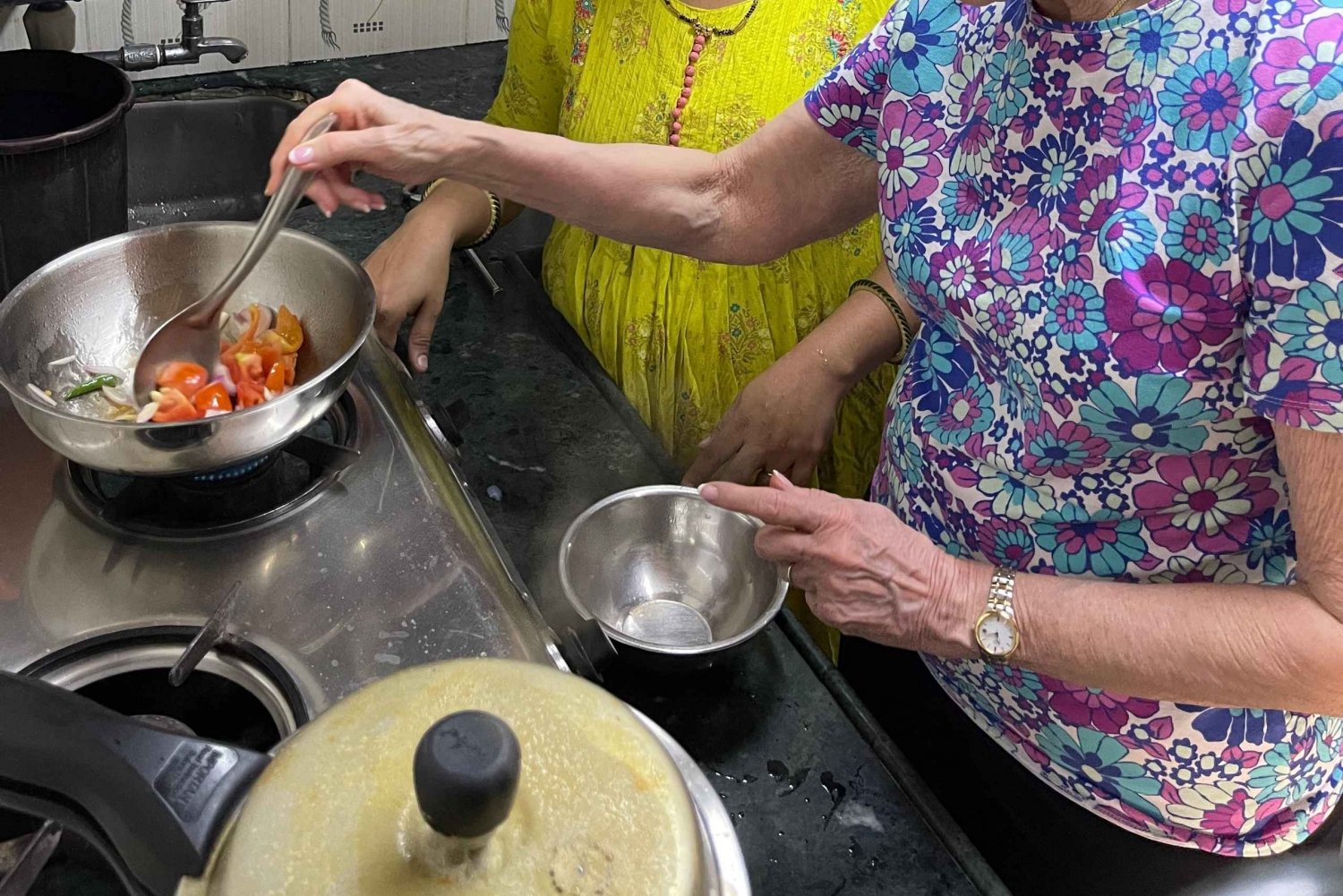 MUMBAI: Indian Cooking Class with Pickup and Drop-Off