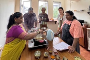 Mumbai: Indian Cooking Class & Cultural Delights