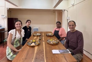 Mumbai: Indian Cooking Class & Cultural Delights