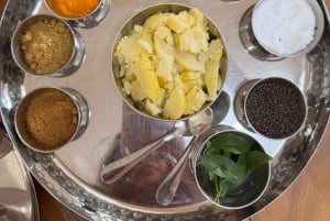 Mumbai: Indian Cooking Class & Cultural Delights