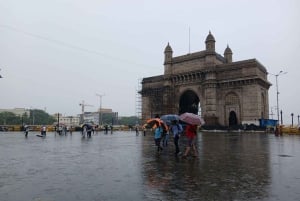 ムンバイの午前ツアー：電車に乗って市場や隠れた名所をご覧ください