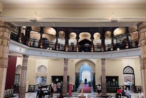 Mumbai's Heritage Museum Tour in Private Vehicle