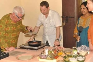 ムンバイ：ボリウッドスタジオのプライベートツアーとインド料理教室