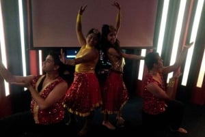 Bollywood-kiertue ja tanssiesitys