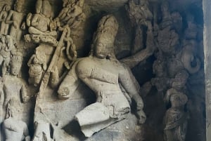 Mumbai: Private City Tour with Elephanta Caves Tour