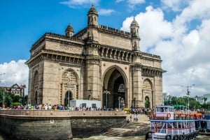 Mumbai: Private City Tour with Ferry Ride & Dharavi Village