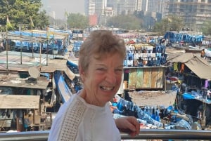 Mumbai: Private Sightseeing Tour and Slum Tour with a Local