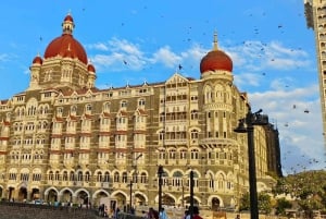 Mumbai: Private Sightseeing Tour and Slum Tour with a Local