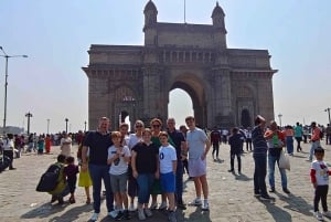 Mumbai: Private Sightseeing Tour and Slum Tour with a Local