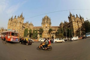 Mumbai: Private Sightseeing Tour and Slum Tour with a Local