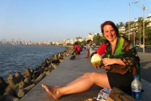 Mumbai: Private Sightseeing Tour and Slum Tour with a Local