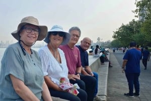 Mumbai: Private Sightseeing Tour & Slum Tour with a Local
