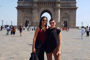 Mumbai: Private Sightseeing Tour & Slum Tour with a Local