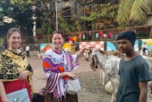 Mumbai: Private Sightseeing Tour & Slum Tour with a Local