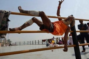 Mumbai: Private Sightseeing Tour & Slum Tour with a Local