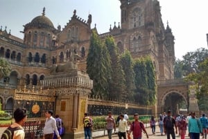 Mumbai: Private Sightseeing Tour & Slum Tour with a Local