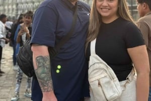 Mumbai: Private Sightseeing Tour & Slum Tour with a Local