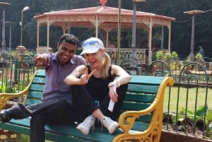 Mumbai: Private Sightseeing Tour & Slum Tour with a Local