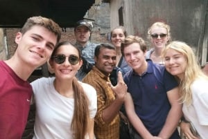 Mumbai: Private Sightseeing Tour & Slum Tour with a Local