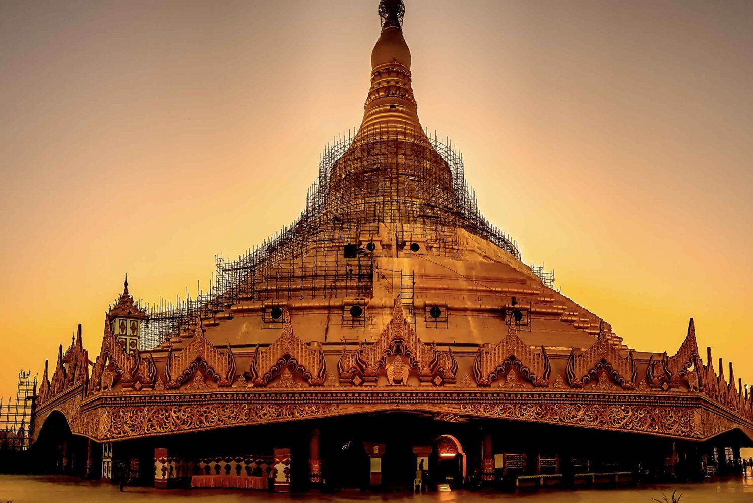 Mumbai: Privat tur till Kanheri-grottorna och Gyllene pagoden