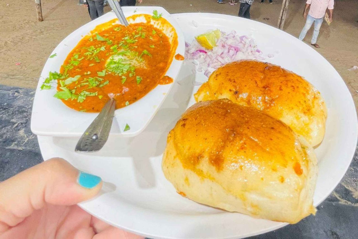 Mumbai Street Food & Beach Tour with 10+ Tastings