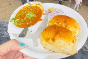 Mumbai Street Food & Beach Tour with 10+ Tastings