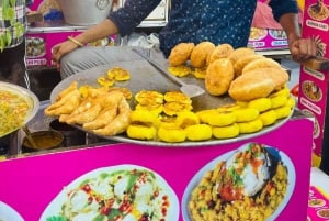 Mumbai Street Food & Beach Tour with 10+ Tastings