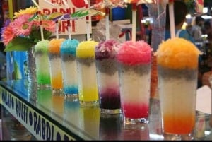 Mumbai Street Food & Beach Tour with 10+ Tastings