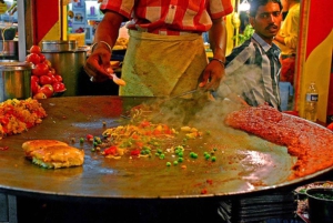 Mumbai Street Food & Beach Tour with 10+ Tastings