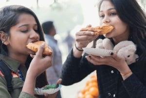 Mumbai Street Food Crawl (tour guidato di degustazione di cibo di 2 ore)