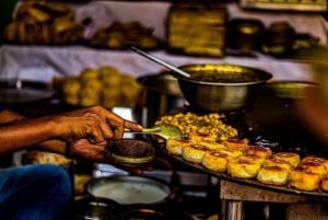 Mumbai Street Food Tour: Try 10+ Famous Street Delights