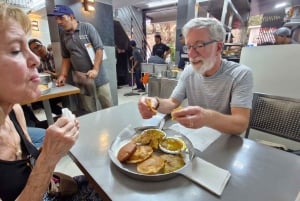 Mumbai: Street Food Tour with 7-8 Tasting Courses