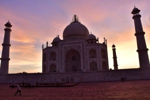 Mumbai: Taj Mahal Day Trip with Flights and Guide