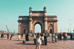Mumbai Walking Tour with Snacks & Tuk Tuk Ride