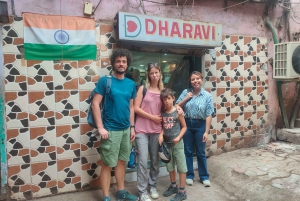 Tour privato della baraccopoli di Dharavi con trasferimento in auto
