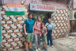 Tour privado por los barrios bajos de Dharavi con traslado en coche incluido