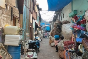 Tour privado por los barrios bajos de Dharavi con traslado en coche incluido