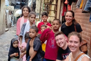 Mumbai: Private Dharavi Slumdog Tour by a Local with Pickup