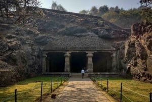 Excursão a pé particular pelo patrimônio histórico com passeio pelas cavernas de Elephanta