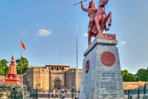 Pune Highlights: Guided Day Tour from Mumbai in Private Car