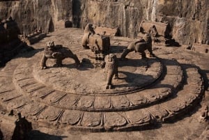 Wycieczka tego samego dnia do jaskiń Adżanta i Ellora z Bombaju.