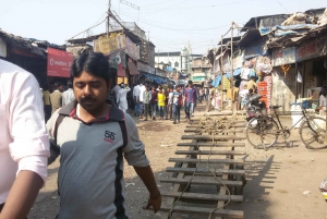 Mumbai: Dharavi Slum Tour with Local guide