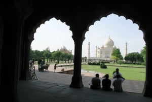 Taj no mesmo dia por voos locais de Mumbai