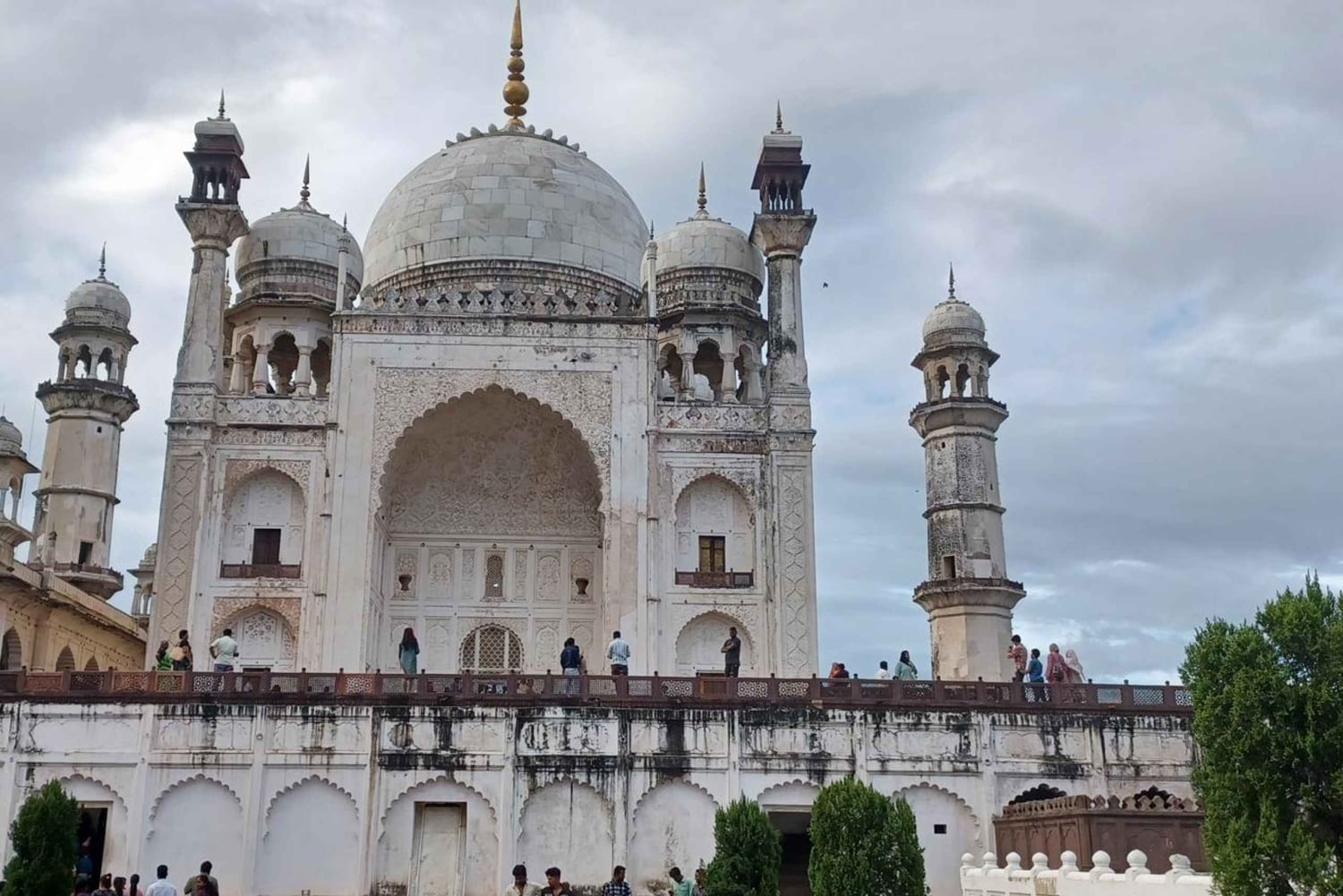 Entdecke die Geheimnisse von Ajanta Aurangabads Mini-Taj: Eine Tagestour.