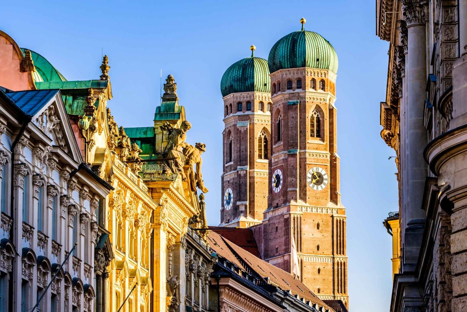 Best of Munich 1-Day Private Tour with Tickets and Transport